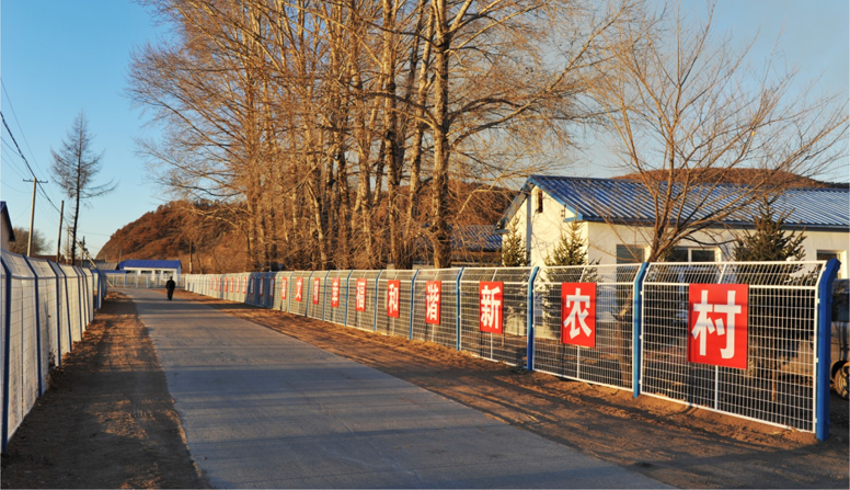 賽罕區(qū)黃合少鎮(zhèn)西討速號村“十個全覆蓋”舊呼涼公路環(huán)境整治工程